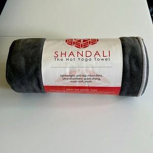 NWT shandali hot yoga towel! Lightweight anti-slip micro fiber.